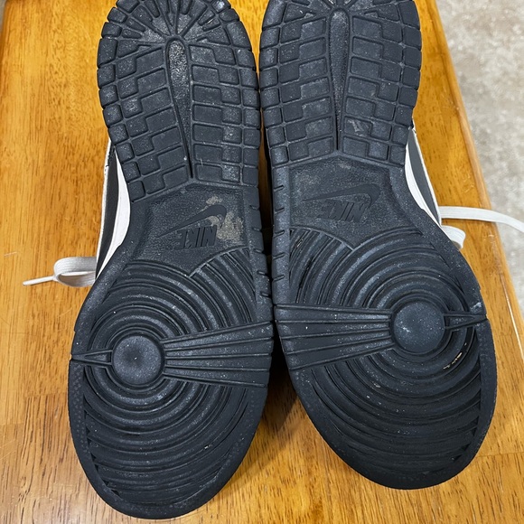 Nike Women’s Low-Top Reverse Panda Dunk Sneaker in Black/White - Picture 10 of 13